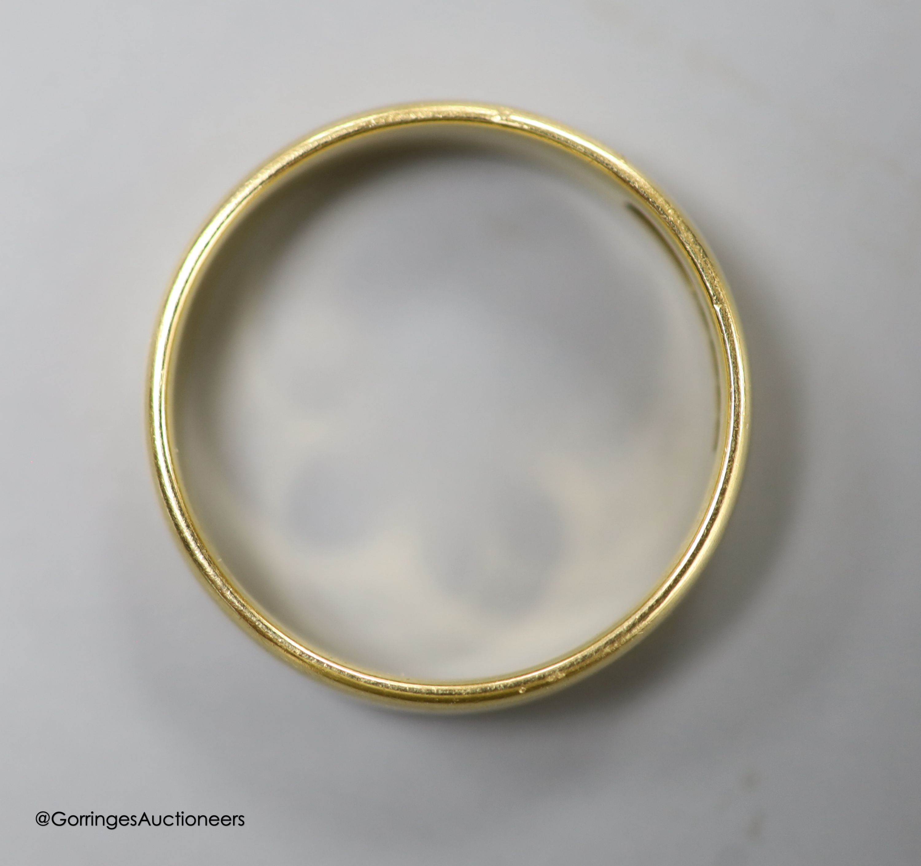 An 18ct gold wedding band, size R/S, 5.6g